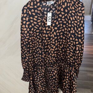 NWT ULI Black Dress with Tan Leaf Print and V-Neck Tie